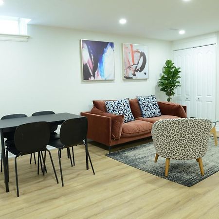 Spacious 2-Bed-Room Near Yonge & Major Mackenzie Richmond Hill Exterior foto