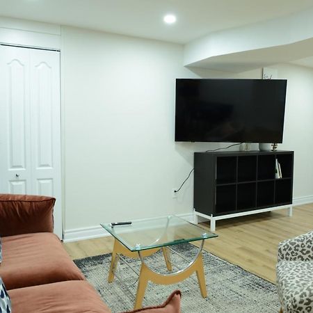 Spacious 2-Bed-Room Near Yonge & Major Mackenzie Richmond Hill Exterior foto
