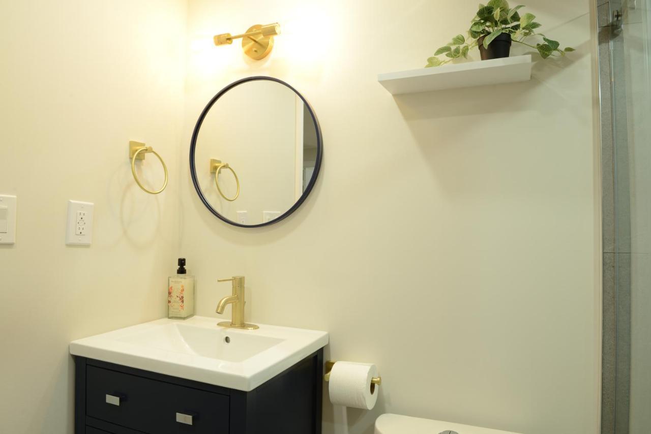 Spacious 2-Bed-Room Near Yonge & Major Mackenzie Richmond Hill Exterior foto