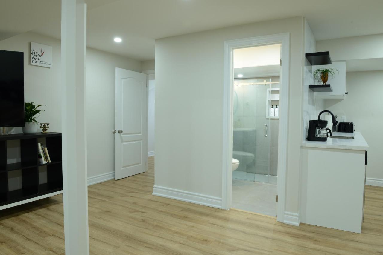 Spacious 2-Bed-Room Near Yonge & Major Mackenzie Richmond Hill Exterior foto