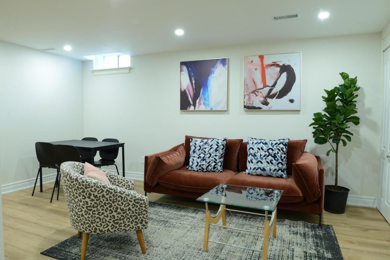 Spacious 2-Bed-Room Near Yonge & Major Mackenzie Richmond Hill Exterior foto