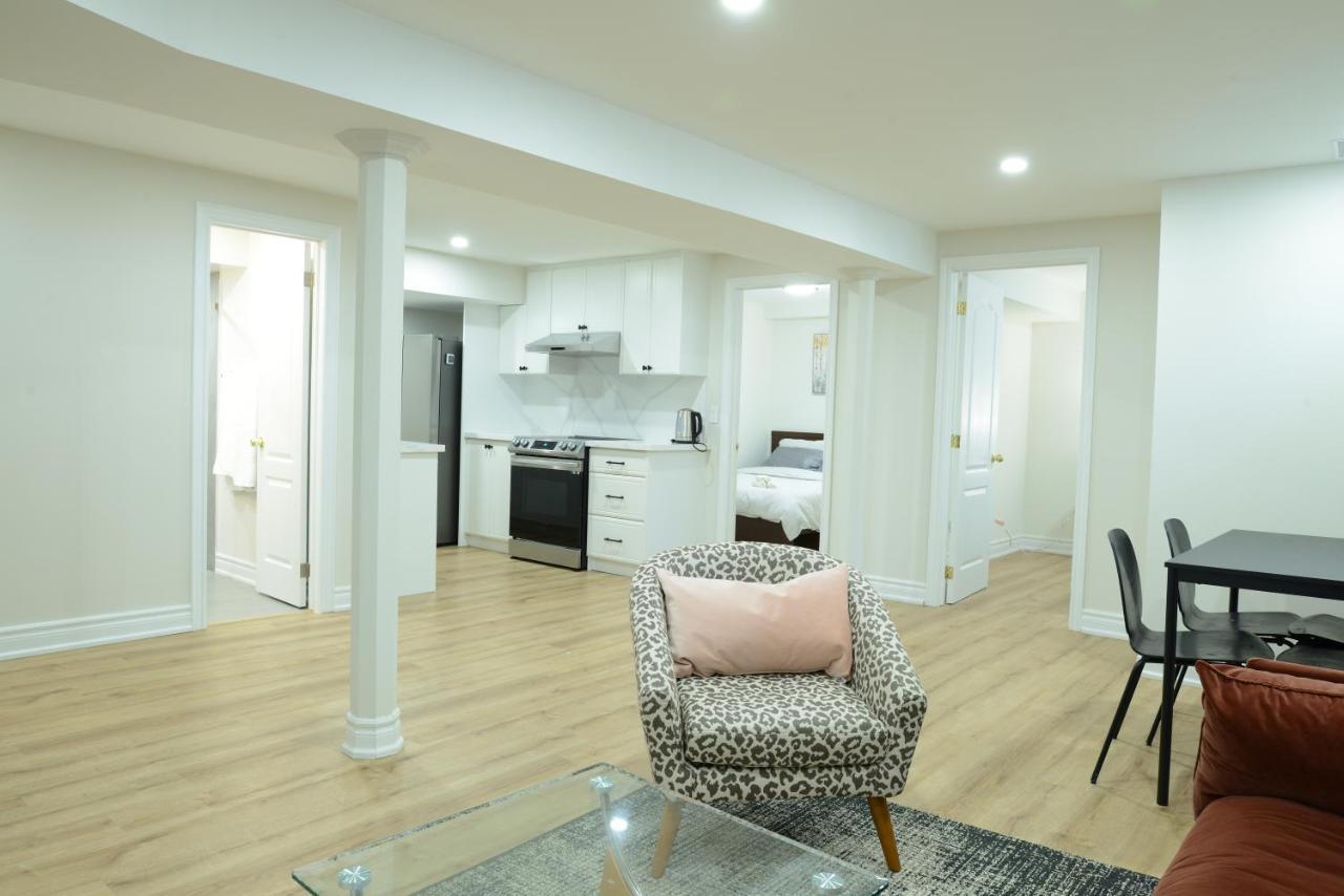 Spacious 2-Bed-Room Near Yonge & Major Mackenzie Richmond Hill Exterior foto