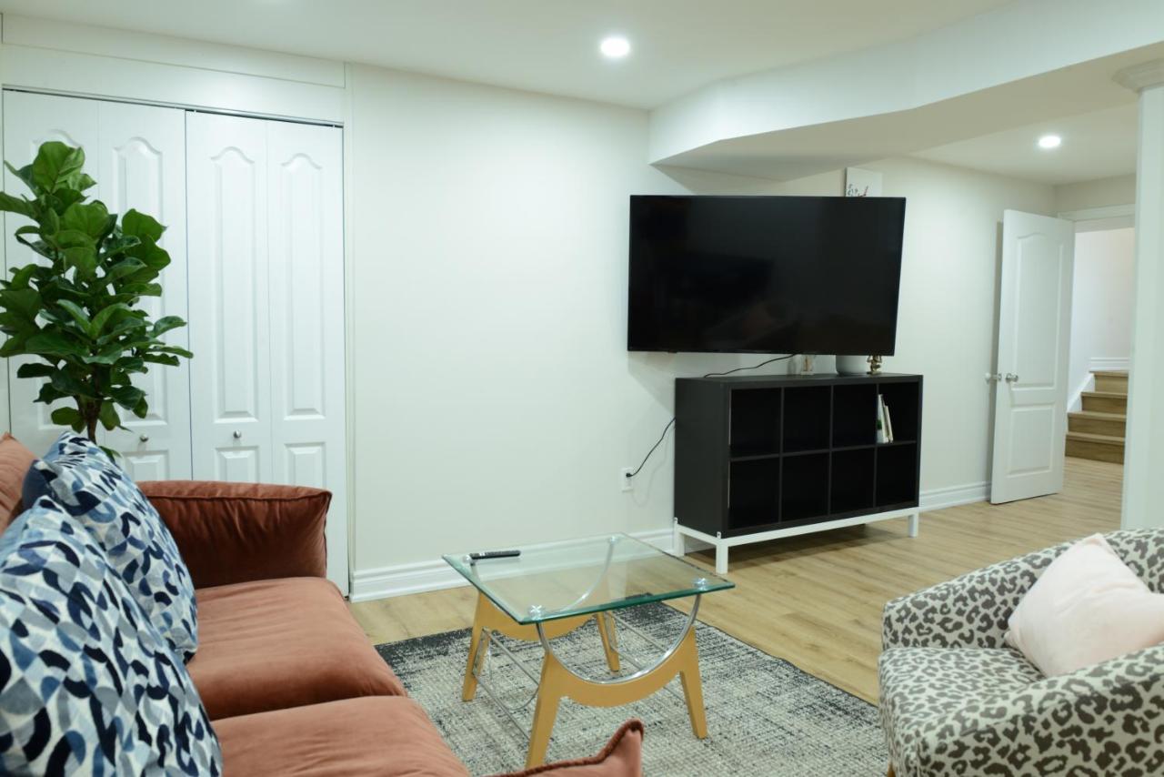 Spacious 2-Bed-Room Near Yonge & Major Mackenzie Richmond Hill Exterior foto