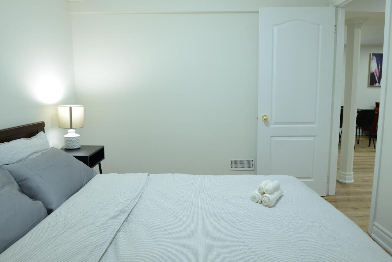 Spacious 2-Bed-Room Near Yonge & Major Mackenzie Richmond Hill Exterior foto