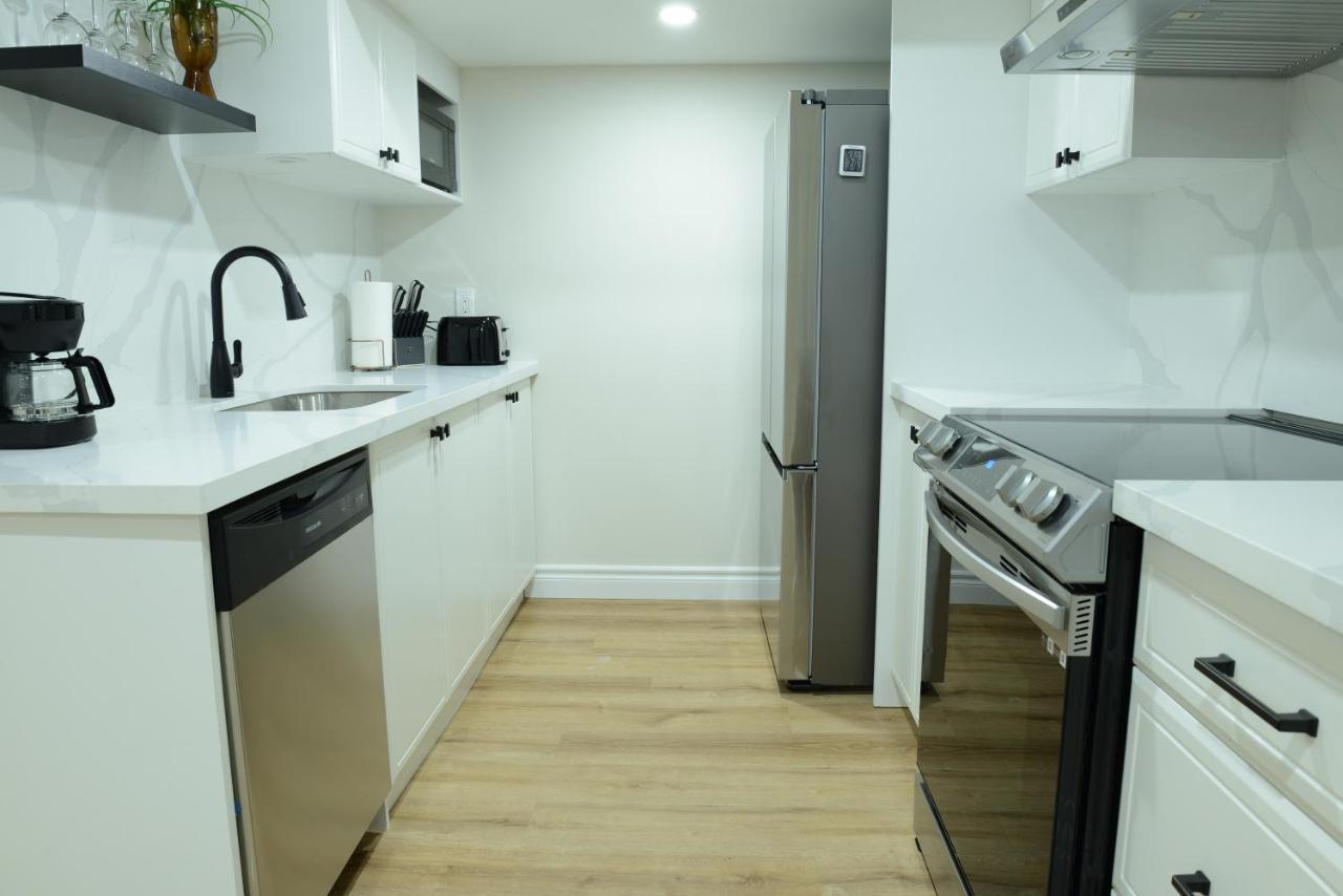 Spacious 2-Bed-Room Near Yonge & Major Mackenzie Richmond Hill Exterior foto