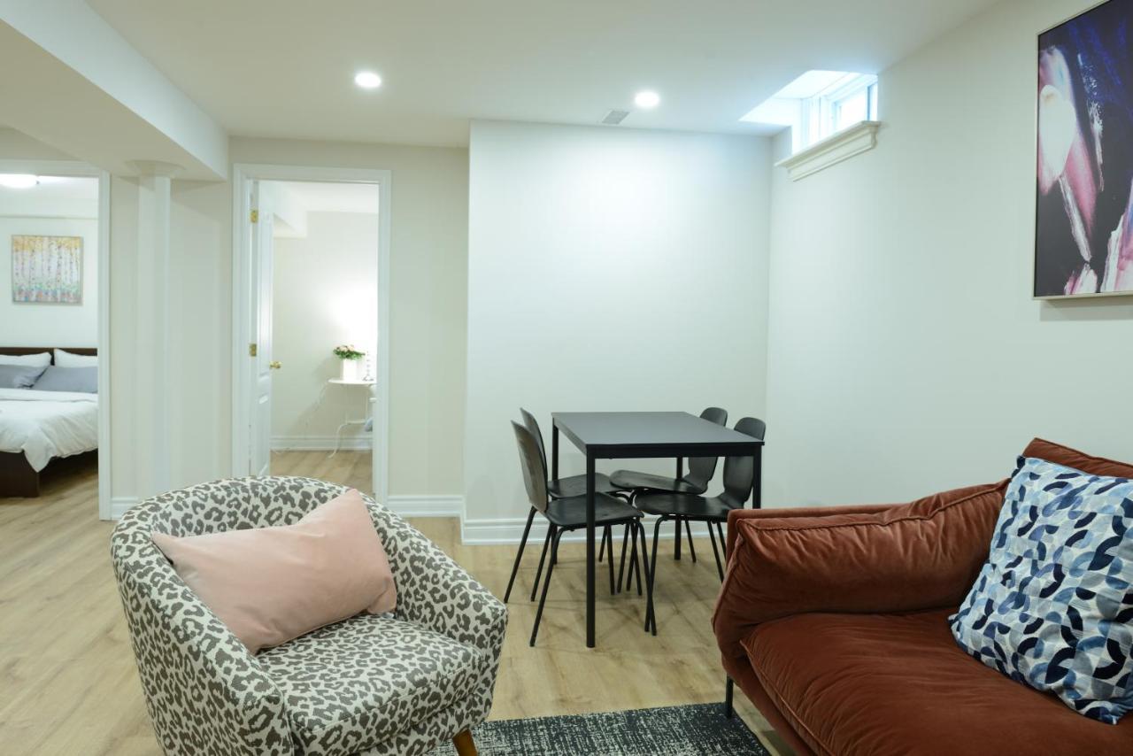 Spacious 2-Bed-Room Near Yonge & Major Mackenzie Richmond Hill Exterior foto
