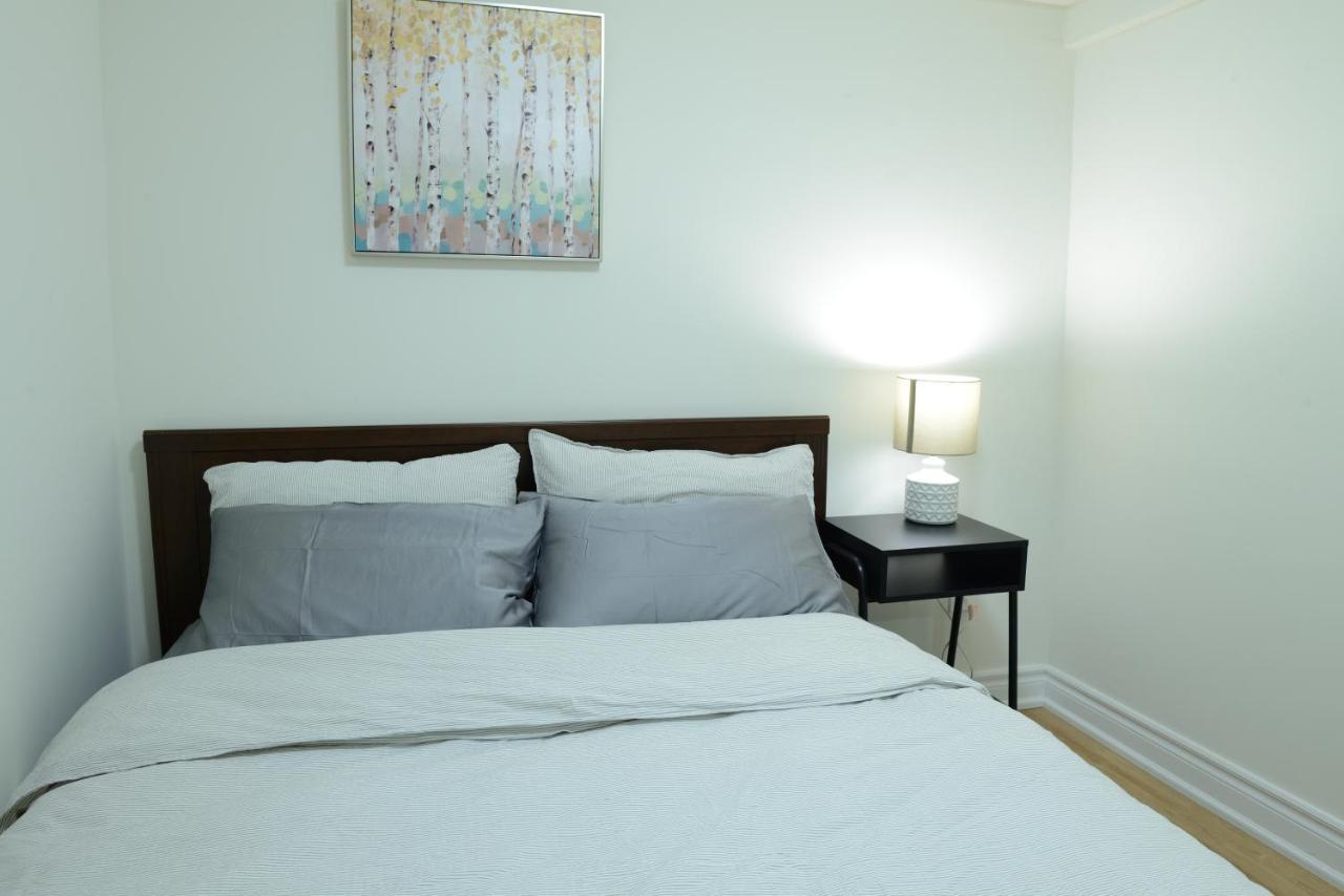 Spacious 2-Bed-Room Near Yonge & Major Mackenzie Richmond Hill Exterior foto