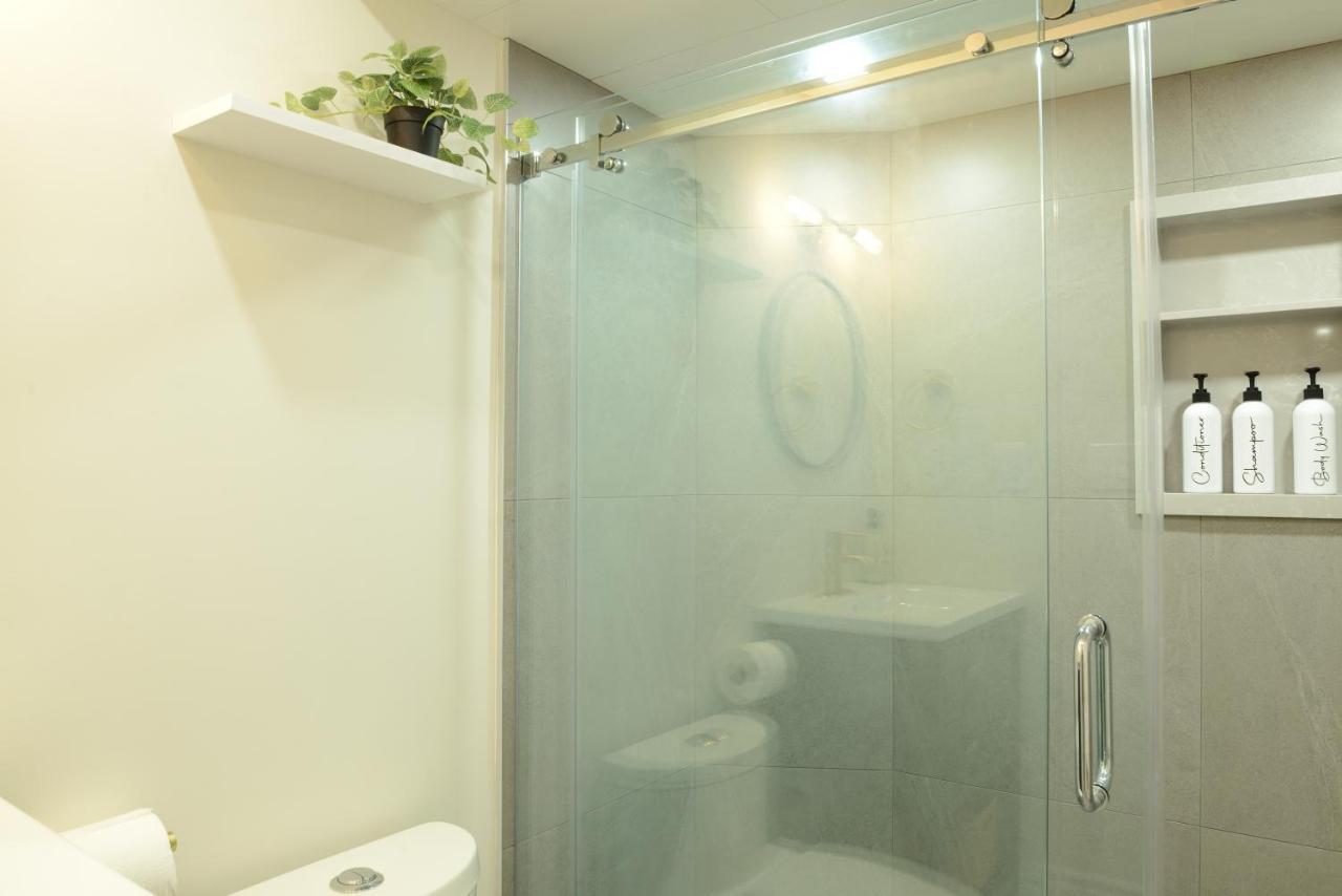 Spacious 2-Bed-Room Near Yonge & Major Mackenzie Richmond Hill Exterior foto