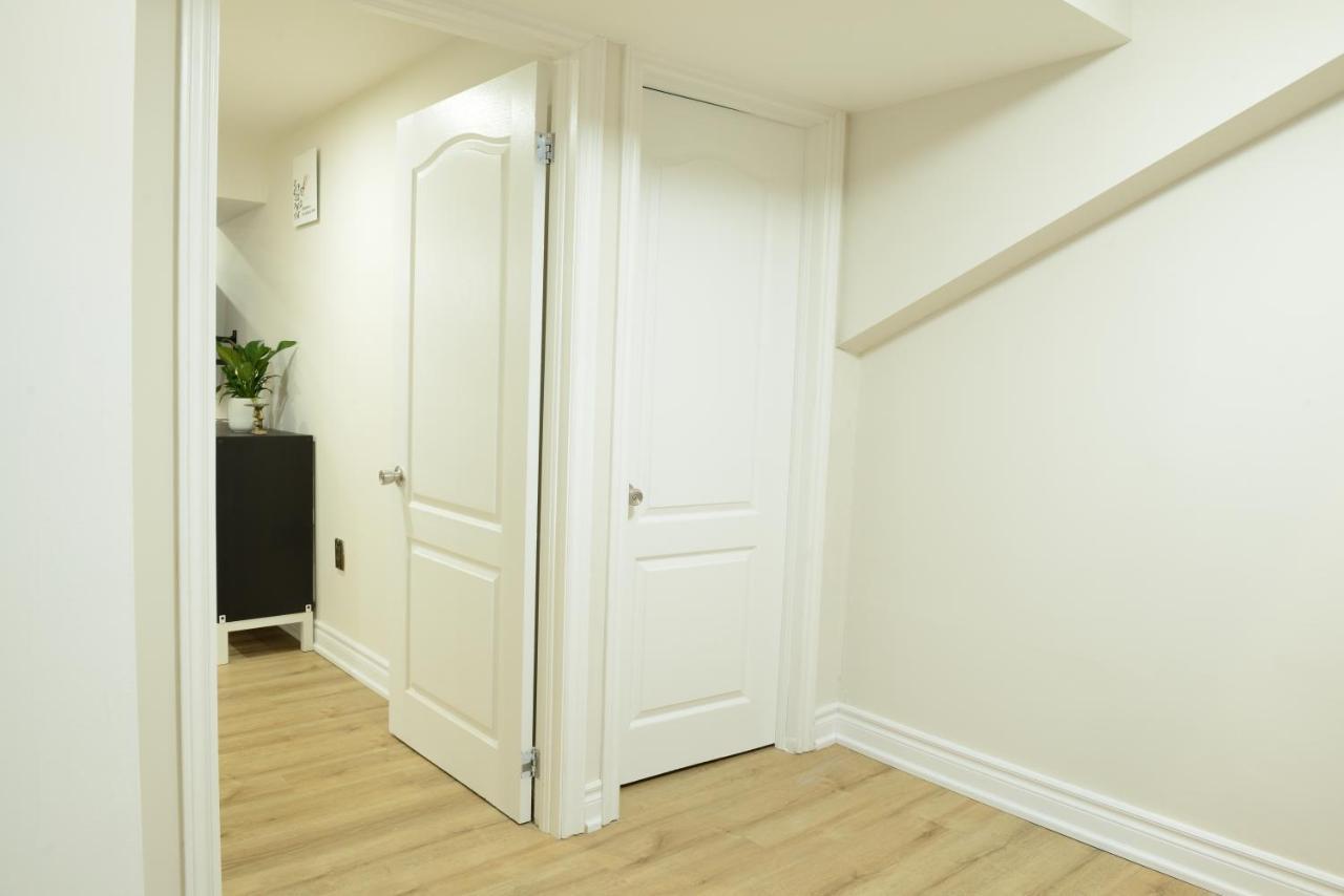 Spacious 2-Bed-Room Near Yonge & Major Mackenzie Richmond Hill Exterior foto
