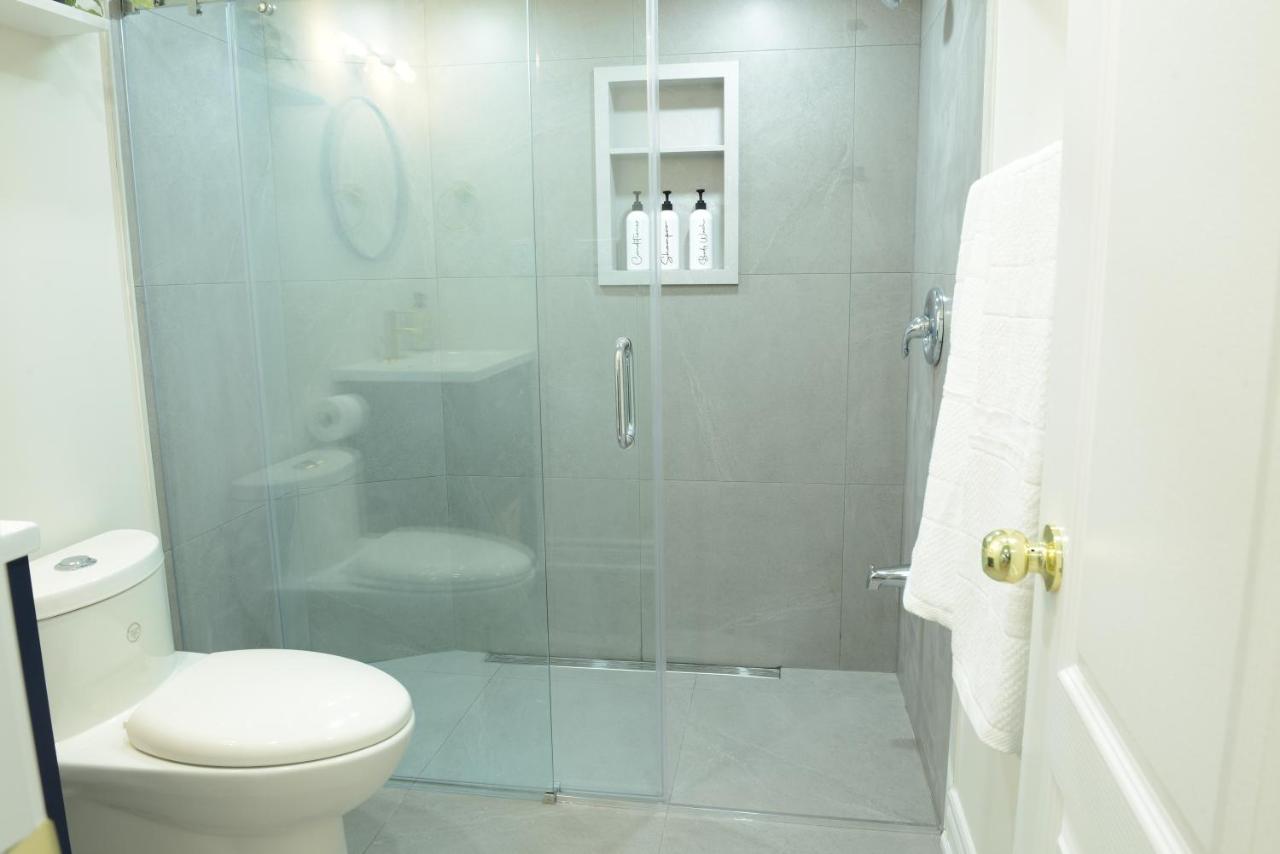 Spacious 2-Bed-Room Near Yonge & Major Mackenzie Richmond Hill Exterior foto