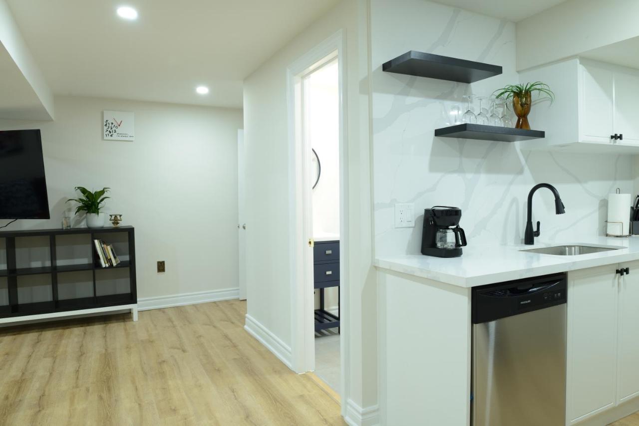 Spacious 2-Bed-Room Near Yonge & Major Mackenzie Richmond Hill Exterior foto