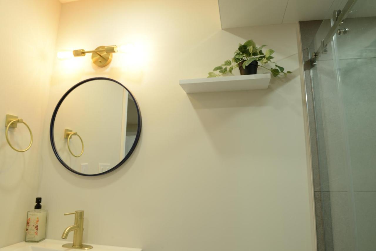 Spacious 2-Bed-Room Near Yonge & Major Mackenzie Richmond Hill Exterior foto