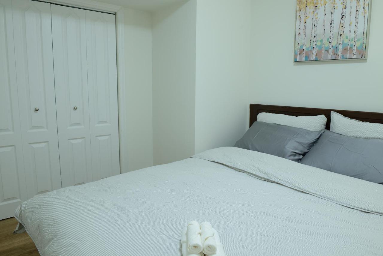 Spacious 2-Bed-Room Near Yonge & Major Mackenzie Richmond Hill Exterior foto